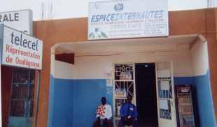 Espace Internautes (source : Eric Bernard, 07/2001)